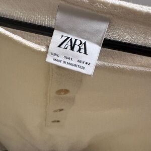 Zara Off-White Buttoned Blouse